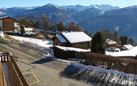 Ardévine 5: Himmel, Berg, Gebäude, Steigung, Schnee, Haus, Baum, Hochland, Holz, Natürliche Landschaft