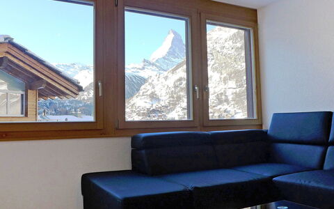 La Prairie: Eigentum, Möbel, Fenster, Himmel, Gebäude, Blau, Azurblau, Couch, Schatten