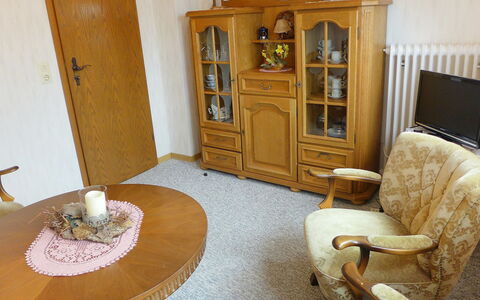 Büscher: Tabelle, Eigentum, Cabinetry, Möbel, Gebäude, Holz, Wohnzimmer, Interior Design, Flooring, Fussboden