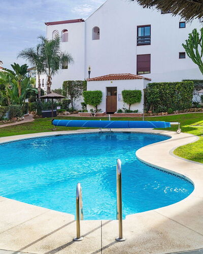 La Maestranza: Schwimmbad, Eigentum, Grundeigentum, Wohngebiet, Gebäude, Haus, Hinterhof, Zuhause, Freizeit, Urlaub