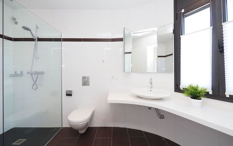 Alberes: Badezimmer, Eigentum, Zimmer, Interior Design, Gebäude, Die Architektur, Haus, Fussboden, Badewanne, Fliese