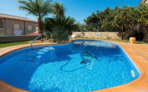 Juan: Schwimmbad, Eigentum, Freizeit, Grundeigentum, Wasser, Urlaub, Hinterhof, Haus, Baum, Ferienort