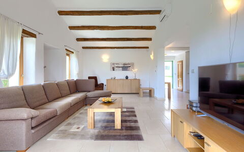 Stuartma: Tabelle, Möbel, Couch, Cabinetry, Holz, Interior Design, Wohnzimmer, Fussboden, Flooring, Gebäude
