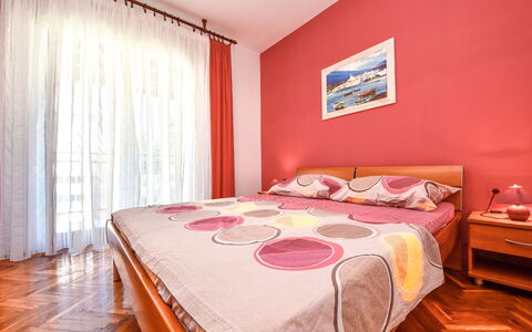 Lidija: Eigentum, Möbel, Holz, Textil, Orange, Interior Design, Gebäude, Flooring