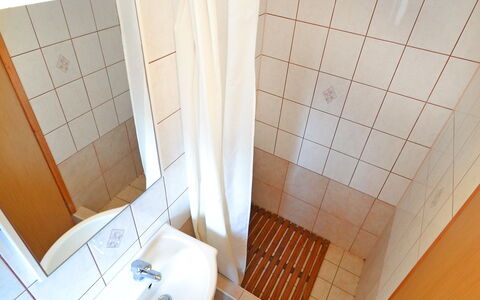 Lidija: Zapfhahn, Armatur, Eigentum, Sinken, Bad Sink, Badezimmer, Lila, Spiegel, Interior Design, Die Architektur