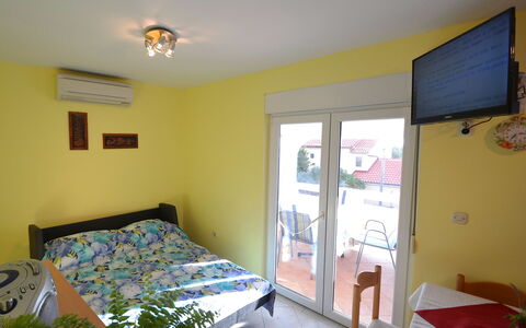 Lidija: Eigentum, Möbel, Komfort, Interior Design, Fenster, Beleuchtung, Gebäude, Schatten, Bett