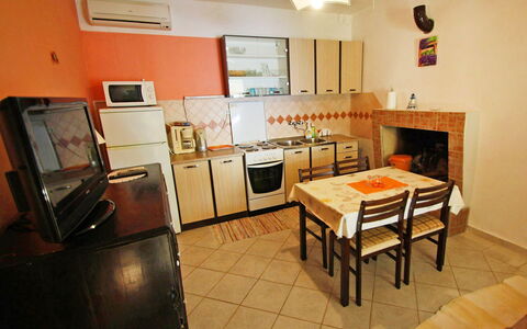 Korčula Prigradica 300: Eigentum, Holz, Interior Design, Tabelle, Haushaltsgerät, Flooring, Fussboden, Küche, Hartholz, Küchengerät