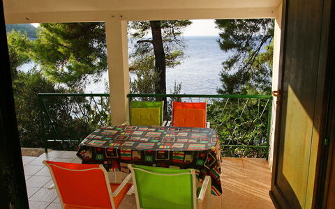 Korčula Prigradica 300: Möbel, Tabelle, Pflanze, Stuhl, Gebäude, Schatten, Holz, Baum, Interior Design, Tisch Im Freien