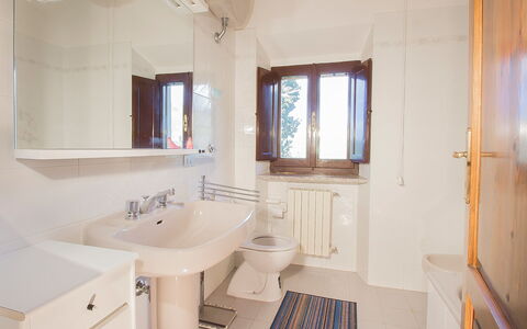 Villa Etrusca: Badezimmer, Eigentum, Zimmer, Interior Design, Gebäude, Fussboden, Haus, Möbel, Grundeigentum, Die Architektur