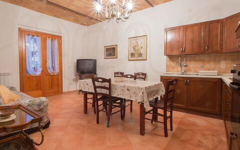 Podere la Quercia: Zimmer, Eigentum, Möbel, Gebäude, Interior Design, Fussboden, Decke, Tabelle, Grundeigentum, Haus