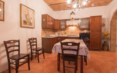 Podere la Quercia: Zimmer, Eigentum, Möbel, Gebäude, Esszimmer, Interior Design, Tabelle, Grundeigentum, Fussboden, Decke