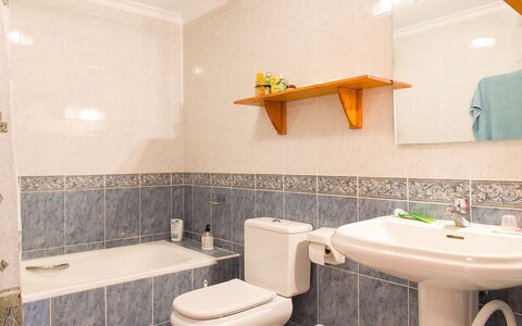 Benitachell 829: Armatur, Zapfhahn, Bad Sink, Sinken, Badezimmer, Lila, Interior Design, Gebäude, Toilette, Beleuchtung