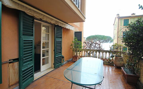 Francesca: Eigentum, Pflanze, Gebäude, Möbel, Fenster, Tür, Schatten, Interior Design, Holz, Gartenmöbel