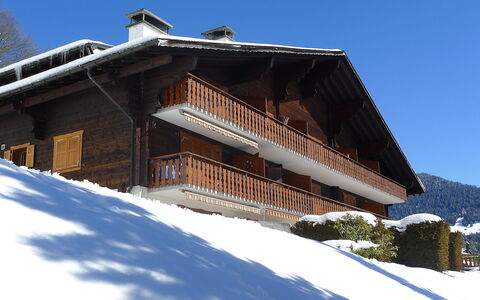 Les Aiguilles D'Argent 10: Himmel, Gebäude, Schnee, Steigung, Holz, Baum, Pflanze, Haus, Einfrieren, Fenster