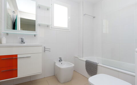 Dénia 766: Badezimmer, Eigentum, Zimmer, Interior Design, Fussboden, Fliese, Grundeigentum, Die Architektur, Gebäude, Badewanne
