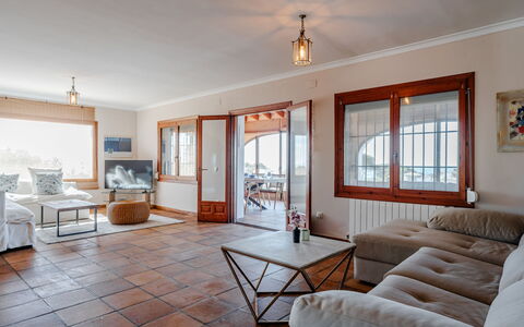 Karima: Möbel, Flooring, Fussboden, Interior Design, Couch, Decke, Tabelle, Zimmer, Wohnzimmer