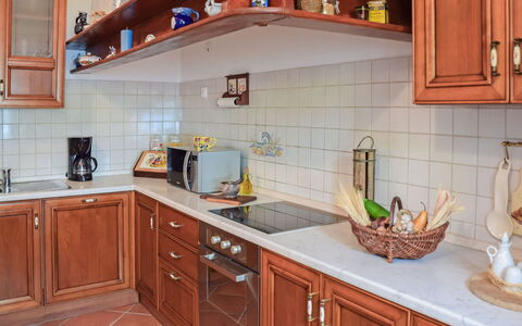 Lea: Countertop, Cabinetry, Spüle, Sinken, Zapfhahn, Eigentum, Möbel, Küche, Blau, Holz