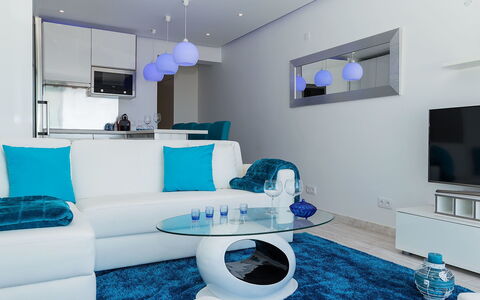 Dream View 50M from the Beach: Eigentum, Blau, Couch, Azurblau, Lila, Gebäude, Beleuchtung, Komfort, Interior Design, Die Architektur